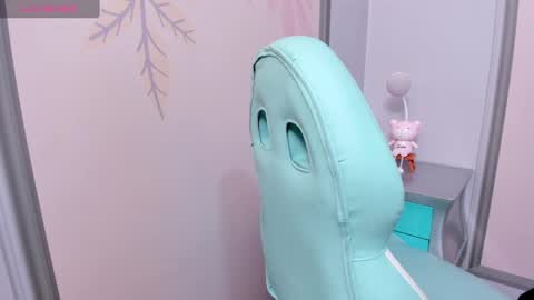 Snapshot of sweetgirl4u_ chatting on 02/12/25, 10:14 MIA online show from 02/12/25, 10:14