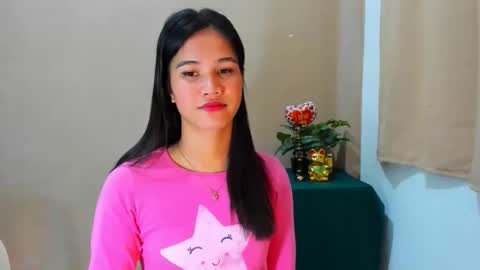 Snapshot of sweetgirl_latina143 chatting on 10/03/25, 06:38 sweetgirl_latina143 online show from 10/03/25, 06:38