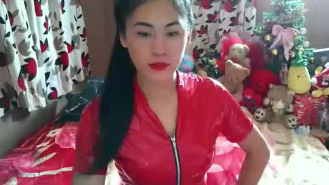 Snapshot of sweetgirllucy24xx chatting on 10/03/25, 04:53 sweetgirllucy24xx online show from 10/03/25, 04:53