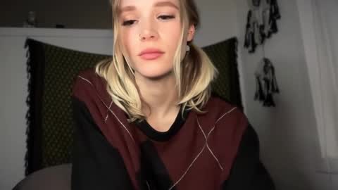 Snapshot of sweetgracee chatting on 02/14/25, 06:12 sweetgracee online show from 02/14/25, 06:12