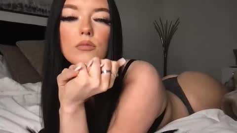 Gracie  online show from 12/02/25, 04:07