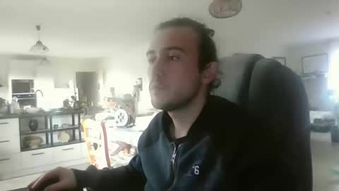 sweetguyss12 online show from 12/17/25, 01:50