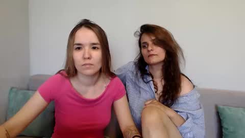 Snapshot of sweetharts69 chatting on 06/04/26, 09:59 Alina and Mia online show from 06/04/26, 09:59