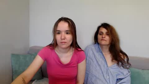Snapshot of sweetharts69 chatting on 06/07/26, 08:29 Alina and Mia online show from 06/07/26, 08:29