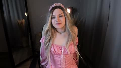 Kira online show from 12/08/24, 06:17