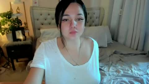 Snapshot of sweethoney369 chatting on 06/17/26, 01:30 Layla online show from 06/17/26, 01:30