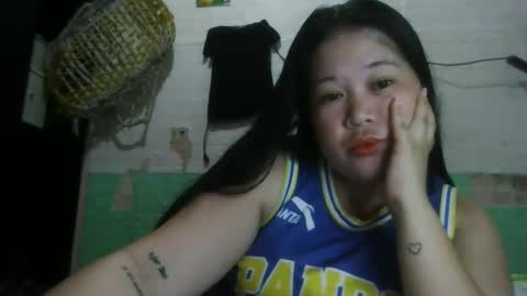 Snapshot of sweethot_asian chatting on 11/19/25, 06:02 sweethot_asian online show from 11/19/25, 06:02