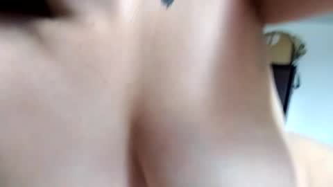 Snapshot of sweetie__annie chatting on 11/16/25, 07:08 Ana Mara i cant Make noise My family is here online show from 11/16/25, 07:08