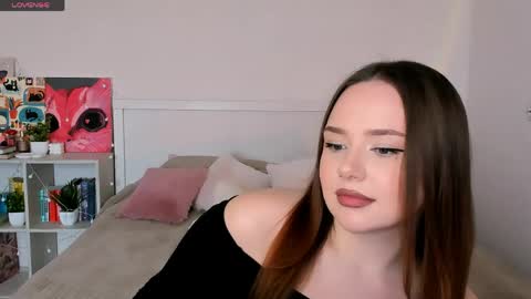 Snapshot of sweetie_candy_ chatting on 05/13/26, 02:14 Hannah online show from 05/13/26, 02:14