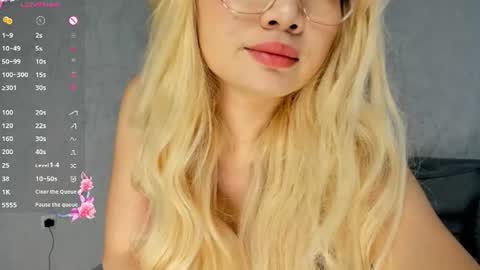 Snapshot of sweetie_peach_ chatting on 06/20/26, 07:33 sweetie_peach_ online show from 06/20/26, 07:33