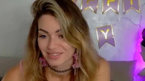 Snapshot of sweetiedarlingxoxox chatting on 09/20/25, 09:43 Daddy Babby Girl online show from 09/20/25, 09:43