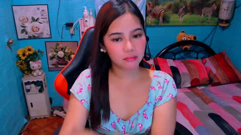 Snapshot of sweetienicole chatting on 01/15/25, 06:40 Nicole online show from 01/15/25, 06:40