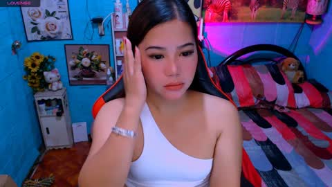 Snapshot of sweetienicole chatting on 02/25/25, 04:00 Nicole online show from 02/25/25, 04:00