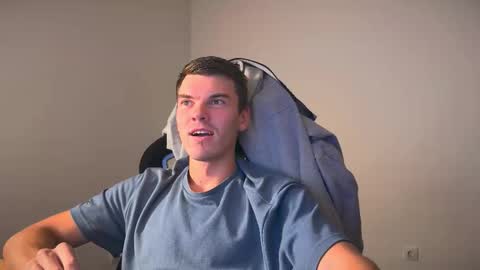 Snapshot of sweetjesso chatting on 10/22/25, 02:17 cooper online show from 10/22/25, 02:17