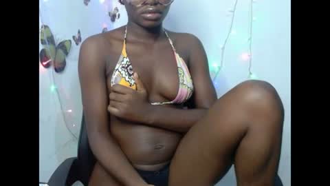 Snapshot of sweetjuicyclit chatting on 06/14/26, 10:56 zuri online show from 06/14/26, 10:56