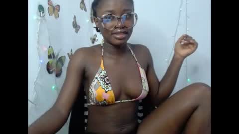 Snapshot of sweetjuicyclit chatting on 06/15/26, 12:07 zuri online show from 06/15/26, 12:07