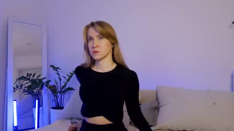 Snapshot of sweetkira1 chatting on 03/09/26, 03:38 SweetKira1 online show from 03/09/26, 03:38