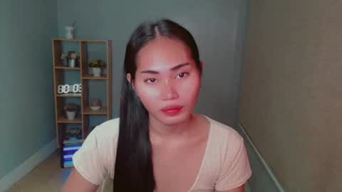Snapshot of sweetladyboyx chatting on 12/13/24, 11:17   online show from 12/13/24, 11:17
