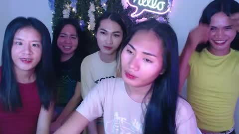 Snapshot of sweetladyboyx chatting on 12/21/24, 01:04   online show from 12/21/24, 01:04