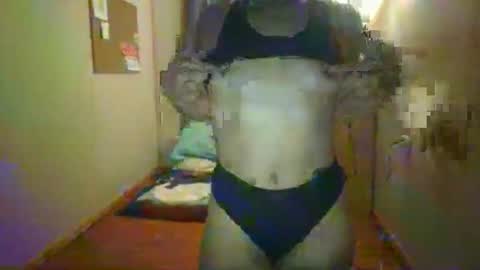 Snapshot of sweetlatinafit chatting on 11/19/25, 12:43 sweetlatinafit online show from 11/19/25, 12:43