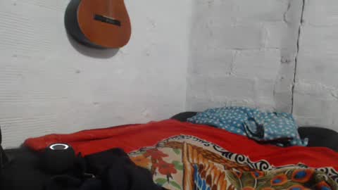 Snapshot of sweetlatinakim chatting on 07/21/26, 01:19 Camilo online show from 07/21/26, 01:19