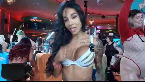 Snapshot of sweetlaurasaenz chatting on 01/17/26, 12:04 Laura Saenz Geminis online show from 01/17/26, 12:04