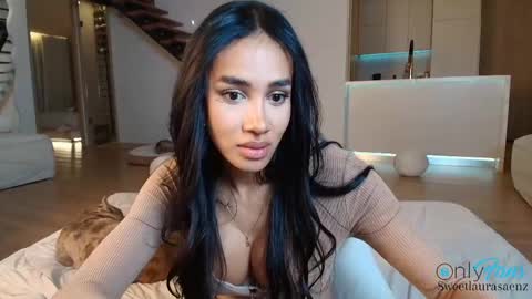 Snapshot of sweetlaurasaenz chatting on 05/16/26, 03:47 Laura Saenz Geminis online show from 05/16/26, 03:47