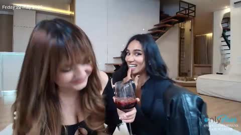 Snapshot of sweetlaurasaenz chatting on 05/23/26, 04:07 Laura Saenz Geminis online show from 05/23/26, 04:07