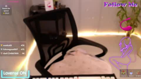Snapshot of sweetleah_1998 chatting on 07/15/26, 04:40 Leah online show from 07/15/26, 04:40