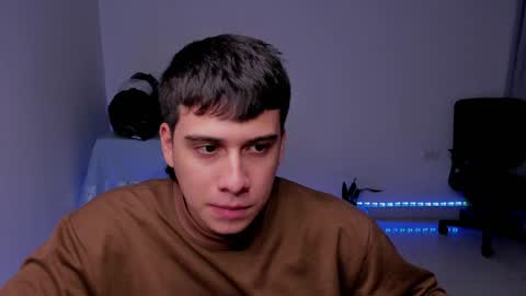 Snapshot of sweetlian_04 chatting on 12/13/24, 07:25 Lian online show from 12/13/24, 07:25