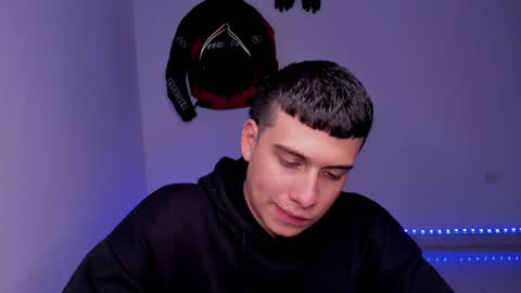 Snapshot of sweetlian_04 chatting on 01/04/25, 11:17 Lian online show from 01/04/25, 11:17