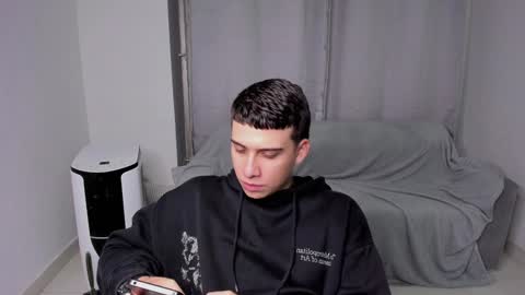 Snapshot of sweetlian_04 chatting on 01/29/25, 02:40 Lian online show from 01/29/25, 02:40