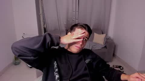 Snapshot of sweetlian_04 chatting on 02/21/25, 04:29 Lian online show from 02/21/25, 04:29