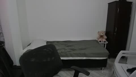 Snapshot of sweetlian_04 chatting on 12/16/25, 01:43 Lian online show from 12/16/25, 01:43