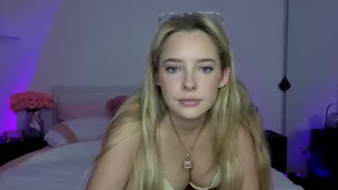 Snapshot of sweetlikedolly chatting on 06/02/26, 06:04 Dolly online show from 06/02/26, 06:04