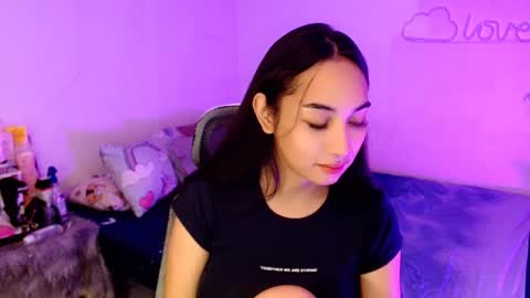 Snapshot of sweetlilly_18 chatting on 12/18/25, 03:45 Lilly online show from 12/18/25, 03:45