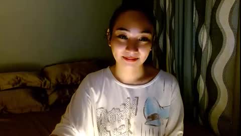 Snapshot of sweetlilly_18 chatting on 03/10/26, 03:33 Lilly online show from 03/10/26, 03:33