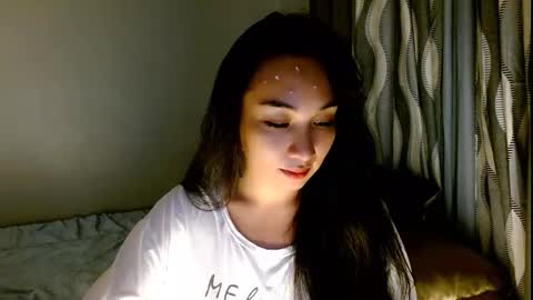 Snapshot of sweetlilly_18 chatting on 03/12/26, 12:00 Lilly online show from 03/12/26, 12:00