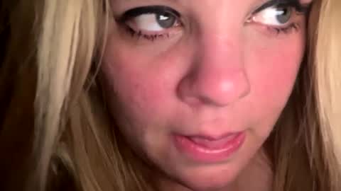 Snapshot of sweetlisa92 chatting on 02/24/25, 12:09 Lisa online show from 02/24/25, 12:09