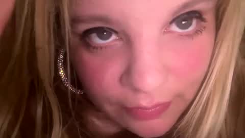 Snapshot of sweetlisa92 chatting on 03/11/25, 04:29 Lisa online show from 03/11/25, 04:29