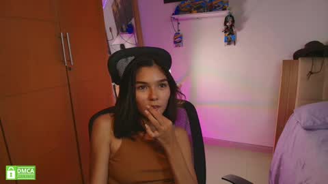 Snapshot of sweetlittlevenus chatting on 02/10/25, 04:58 Venus online show from 02/10/25, 04:58