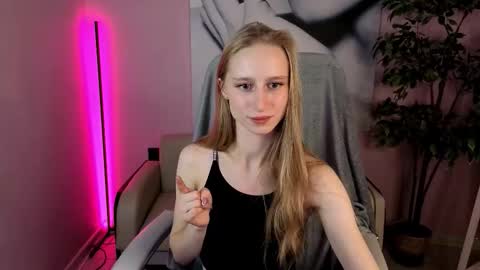 sweetllyshy online show from 11/23/25, 09:42