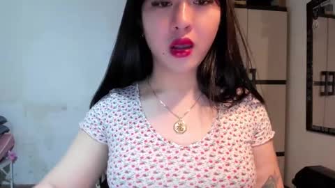 Snapshot of sweetlovepinay04 chatting on 01/06/25, 02:58 Zoe online show from 01/06/25, 02:58