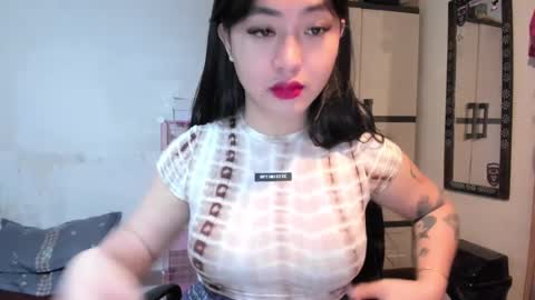 Snapshot of sweetlovepinay04 chatting on 01/20/25, 01:39 Zoe online show from 01/20/25, 01:39