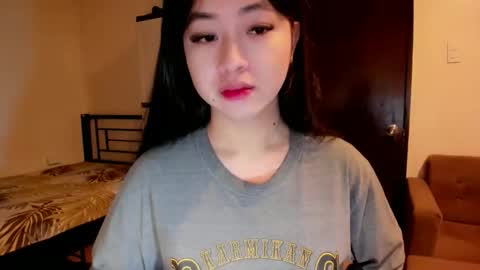 Snapshot of sweetlovepinay04 chatting on 10/11/25, 02:11 Zoe online show from 10/11/25, 02:11