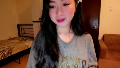 Snapshot of sweetlovepinay04 chatting on 10/15/25, 02:44 Zoe online show from 10/15/25, 02:44