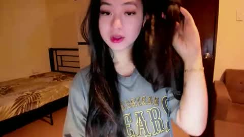 Snapshot of sweetlovepinay04 chatting on 10/18/25, 01:41 Zoe online show from 10/18/25, 01:41