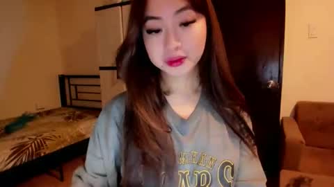 Snapshot of sweetlovepinay04 chatting on 10/29/25, 05:20 Zoe online show from 10/29/25, 05:20