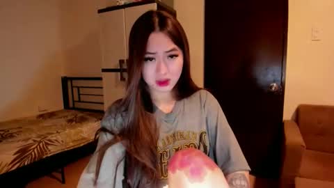 Snapshot of sweetlovepinay04 chatting on 10/30/25, 04:25 Zoe online show from 10/30/25, 04:25