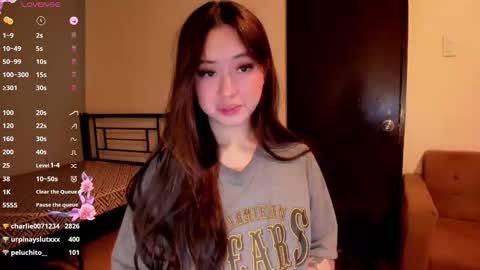 Snapshot of sweetlovepinay04 chatting on 11/10/25, 02:10 Zoe online show from 11/10/25, 02:10